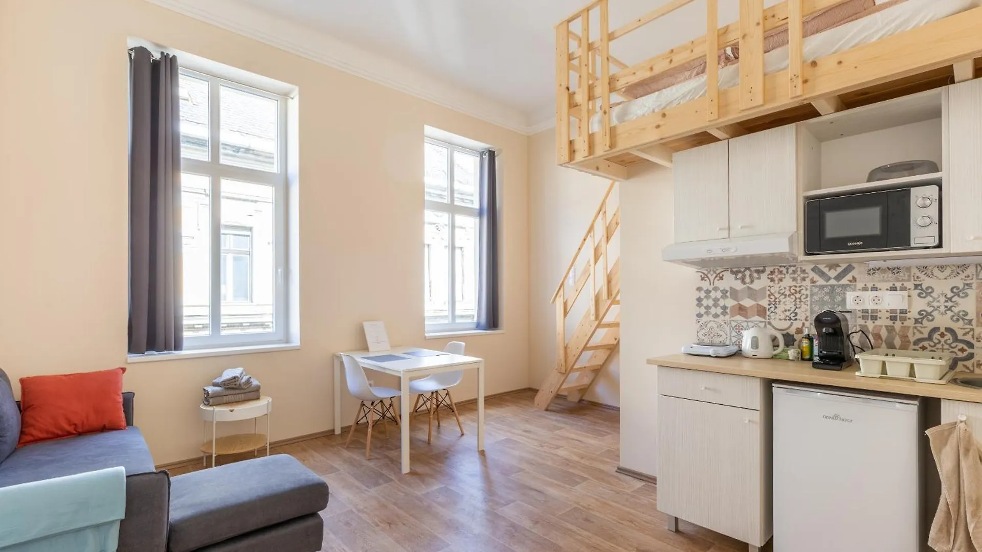 Central Mezzanine Apartments With Ac At Keleti Railways Long-Term Budapest 0*,