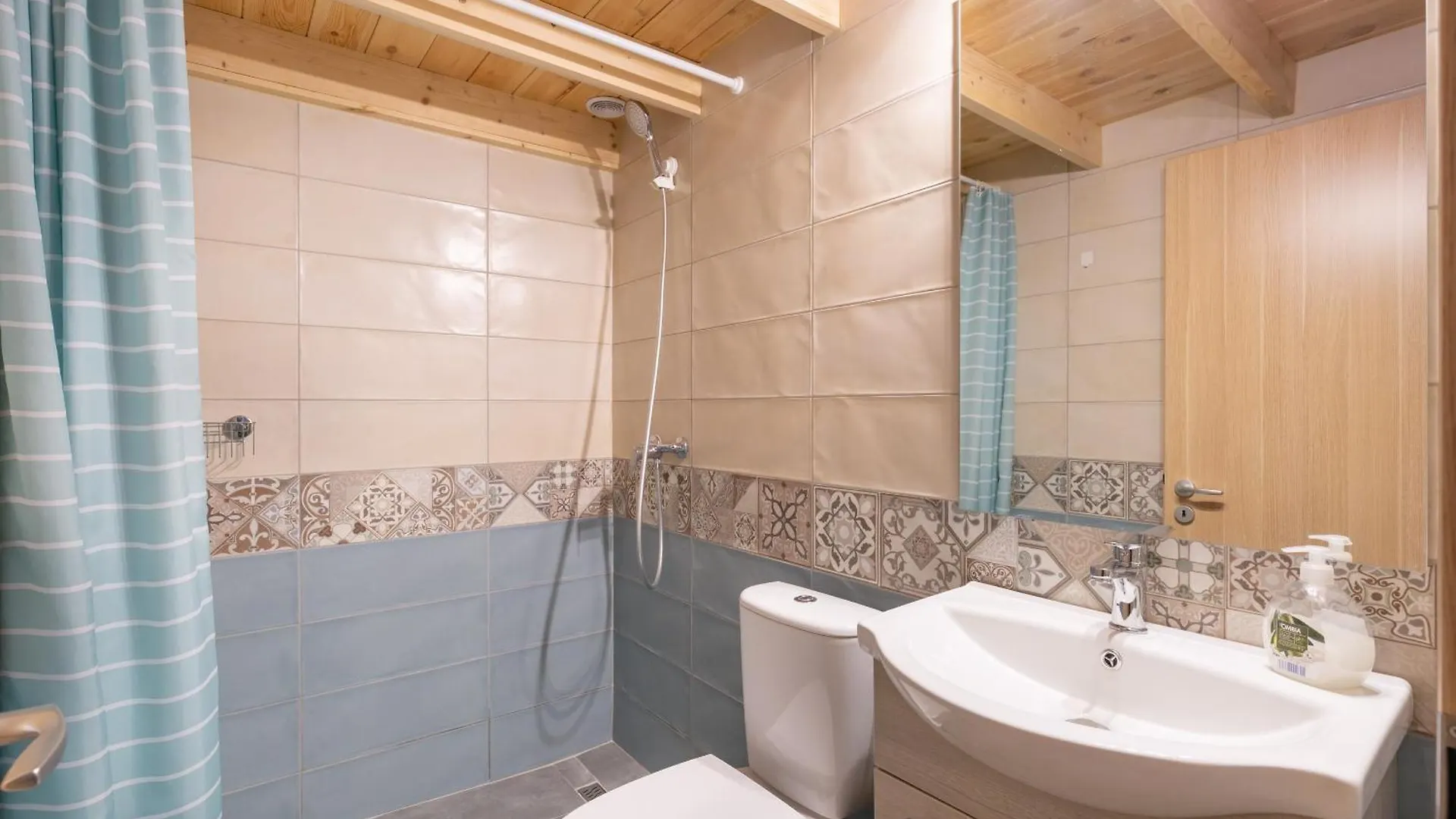 Central Mezzanine Apartments With Ac At Keleti Railways Long-Term Budapest