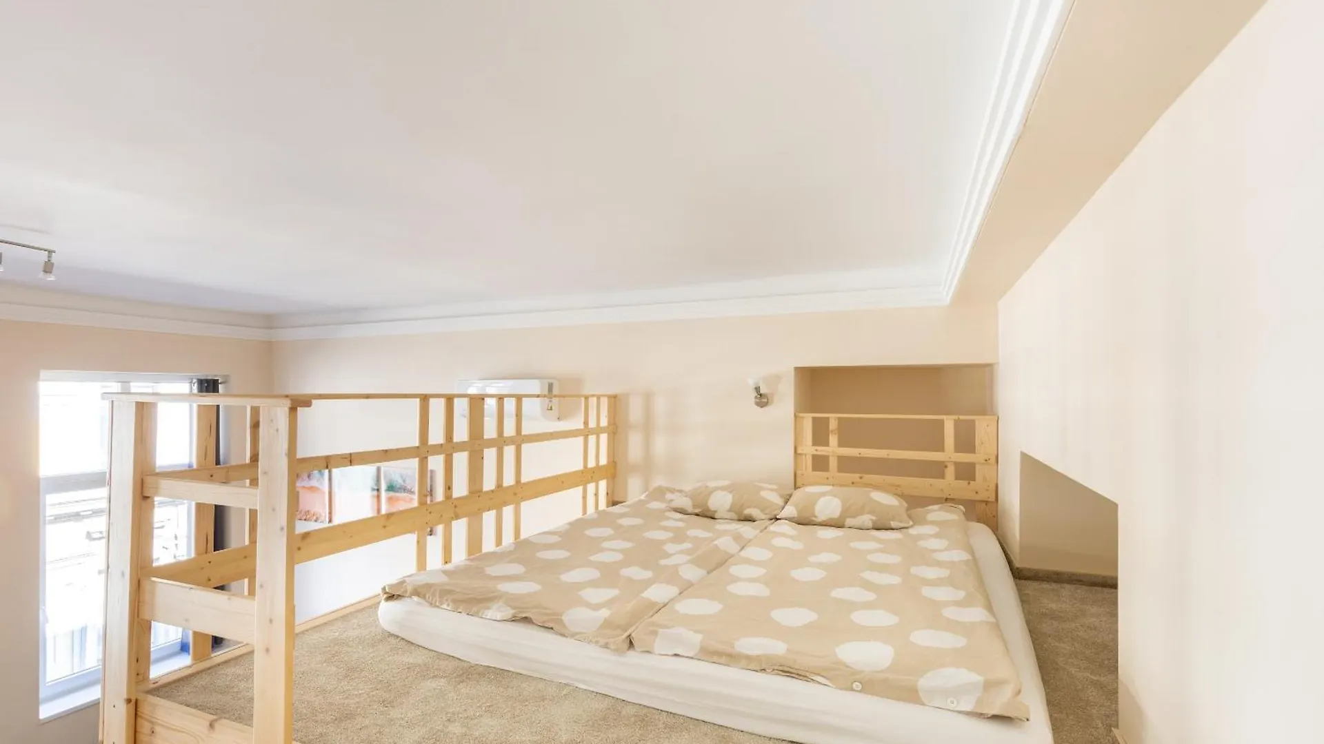 Central Mezzanine Apartments With Ac At Keleti Railways Long-Term Budapest 0*,