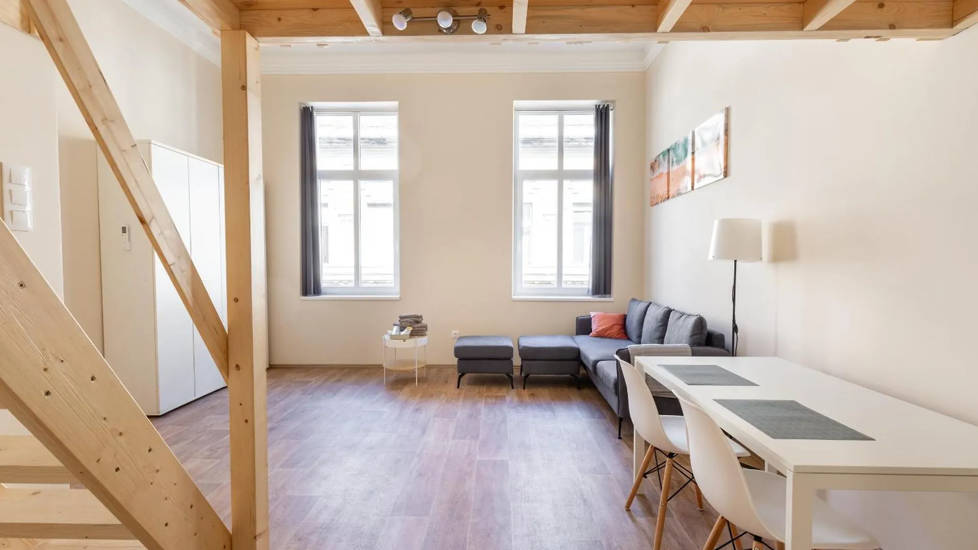 Central Mezzanine Apartments With Ac At Keleti Railways Long-Term Budapest